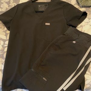 FIGS Scrub Set